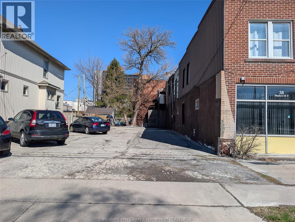 38 Shepherd, Windsor, Ontario  N8X 2J8 - Photo 4 - 26019335
