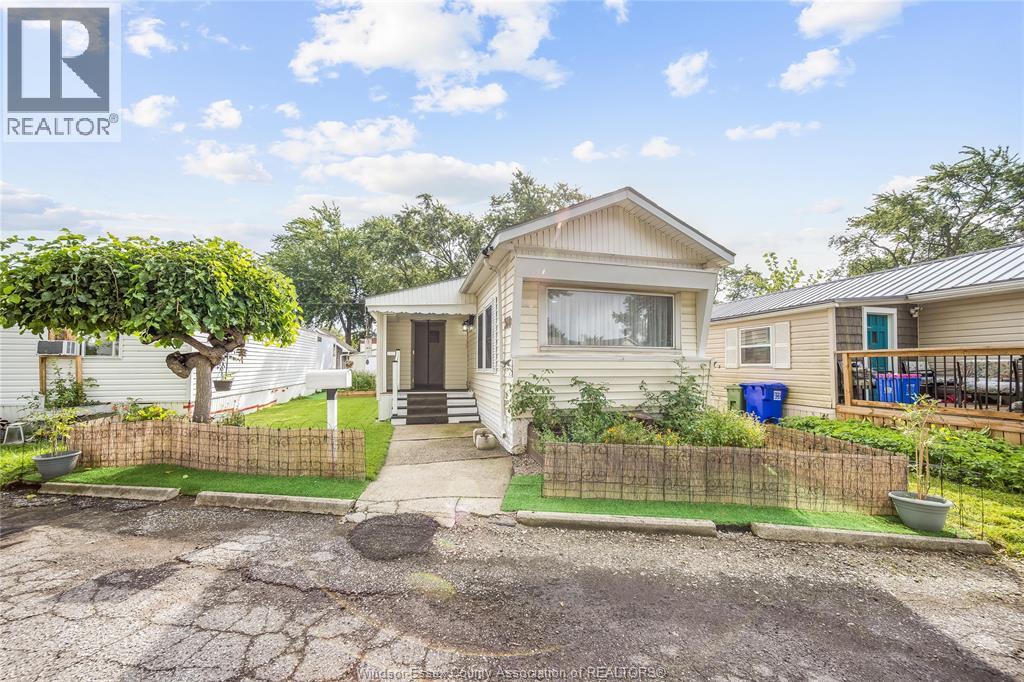310 Pompano Avenue, Windsor, Ontario  N8W 2A7 - Photo 1 - 26019251