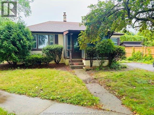 10475 Clairview Avenue, Windsor, Ontario  N8P 1B2 - Photo 1 - 26019375