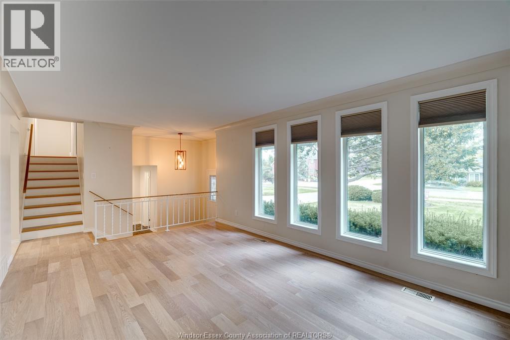 398 Brighton Road, Tecumseh, Ontario  N8N 2L4 - Photo 10 - 26019125