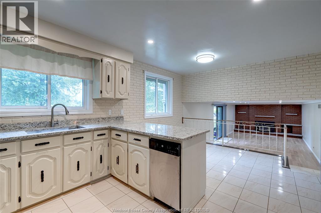 398 Brighton Road, Tecumseh, Ontario  N8N 2L4 - Photo 14 - 26019125