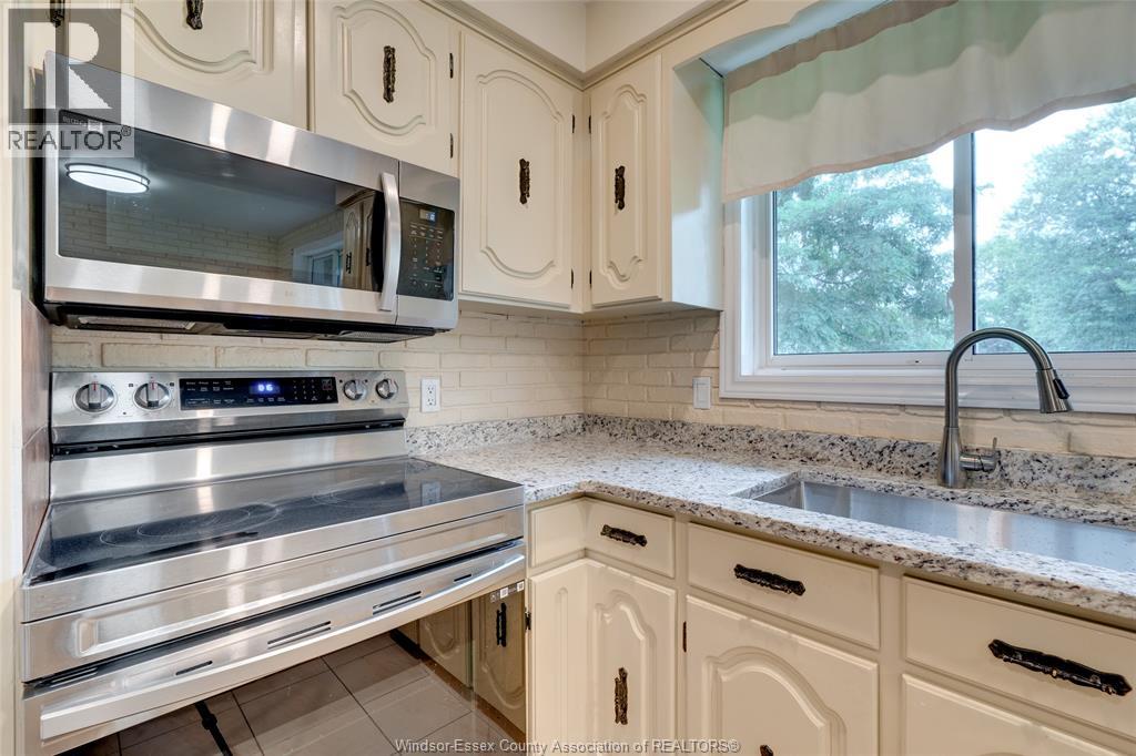 398 Brighton Road, Tecumseh, Ontario  N8N 2L4 - Photo 19 - 26019125