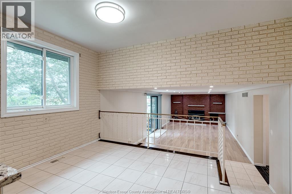 398 Brighton Road, Tecumseh, Ontario  N8N 2L4 - Photo 22 - 26019125