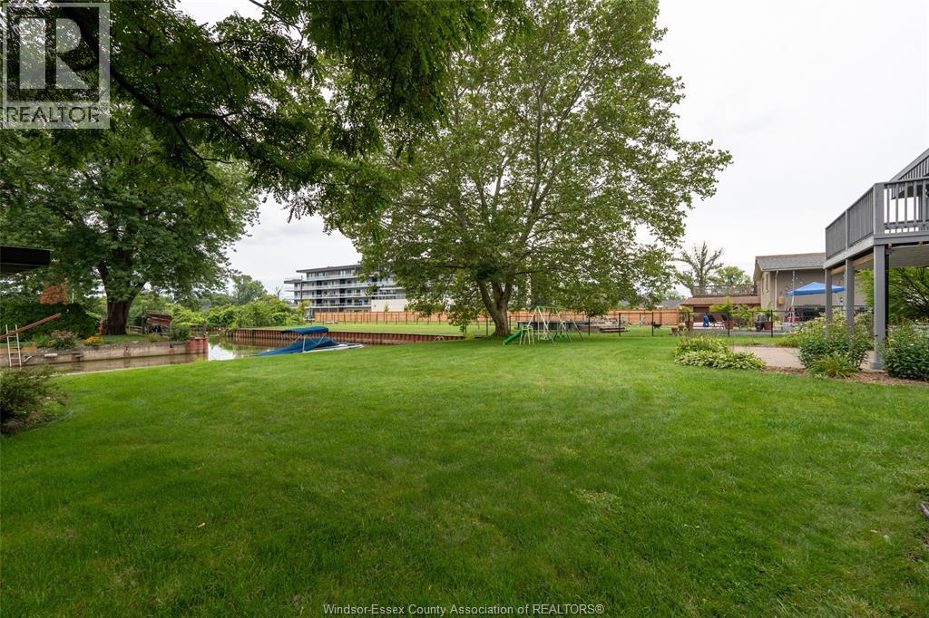 398 Brighton Road, Tecumseh, Ontario  N8N 2L4 - Photo 9 - 26019125