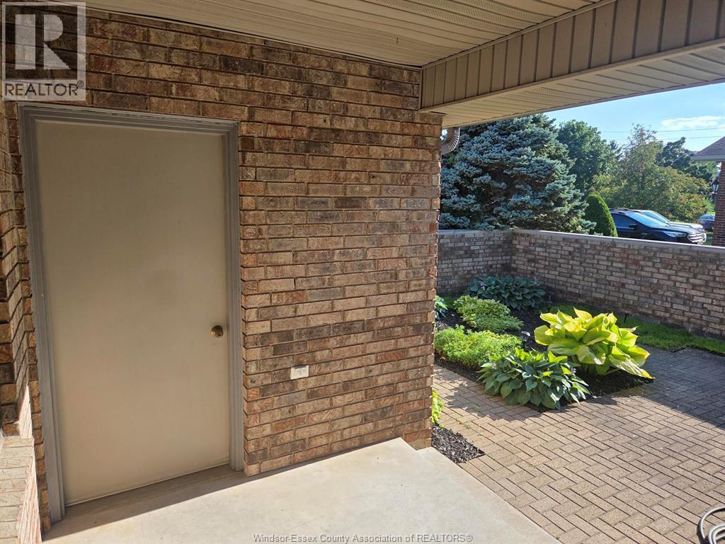 9690 Menard Street, Windsor, Ontario  N8P 1G5 - Photo 10 - 26019411