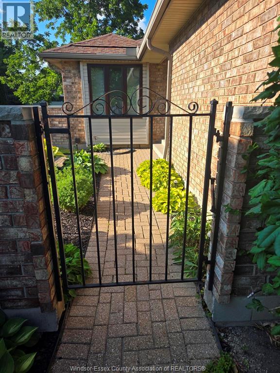 9690 Menard Street, Windsor, Ontario  N8P 1G5 - Photo 2 - 26019411