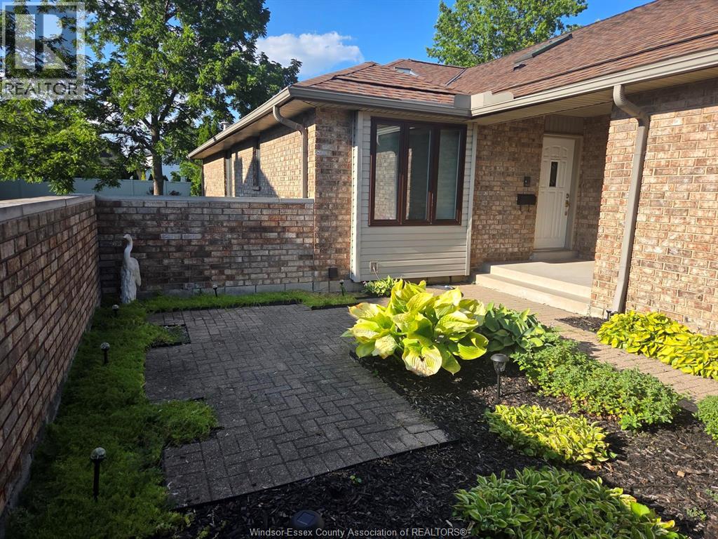9690 Menard Street, Windsor, Ontario  N8P 1G5 - Photo 3 - 26019411
