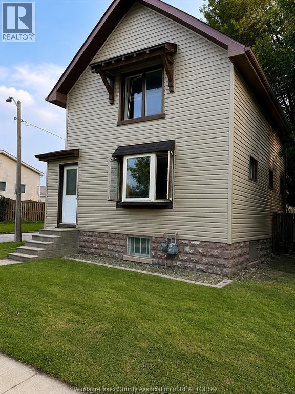 1597 Bruce, Windsor, Ontario  N8X 1Y1 - Photo 1 - 26018273