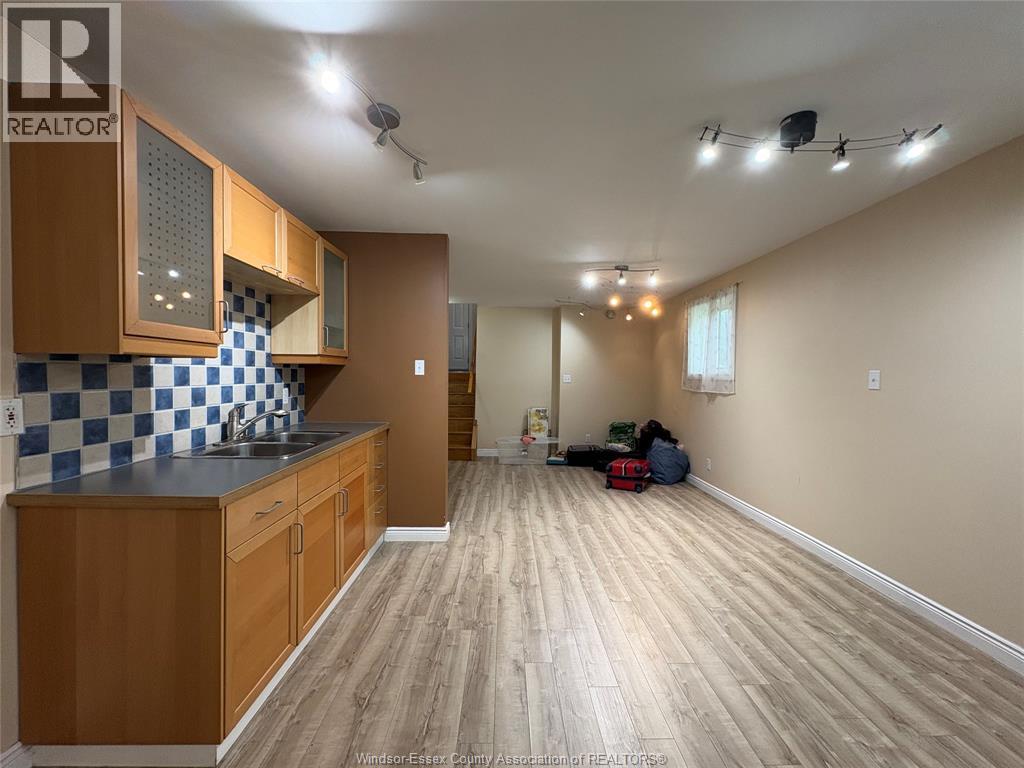 2141 Longfellow Unit# Lower, Windsor, Ontario  N9B 3J5 - Photo 10 - 26019361