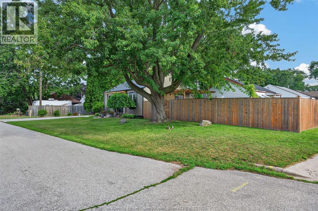 1170 Strathmore Ave, Windsor, Ontario  N9C 3N5 - Photo 2 - 26019012