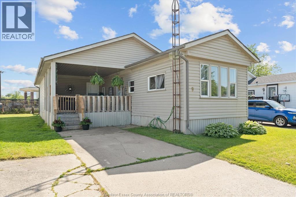 9 Parkside, Mcgregor, Ontario  N0R 1J0 - Photo 1 - 26019446