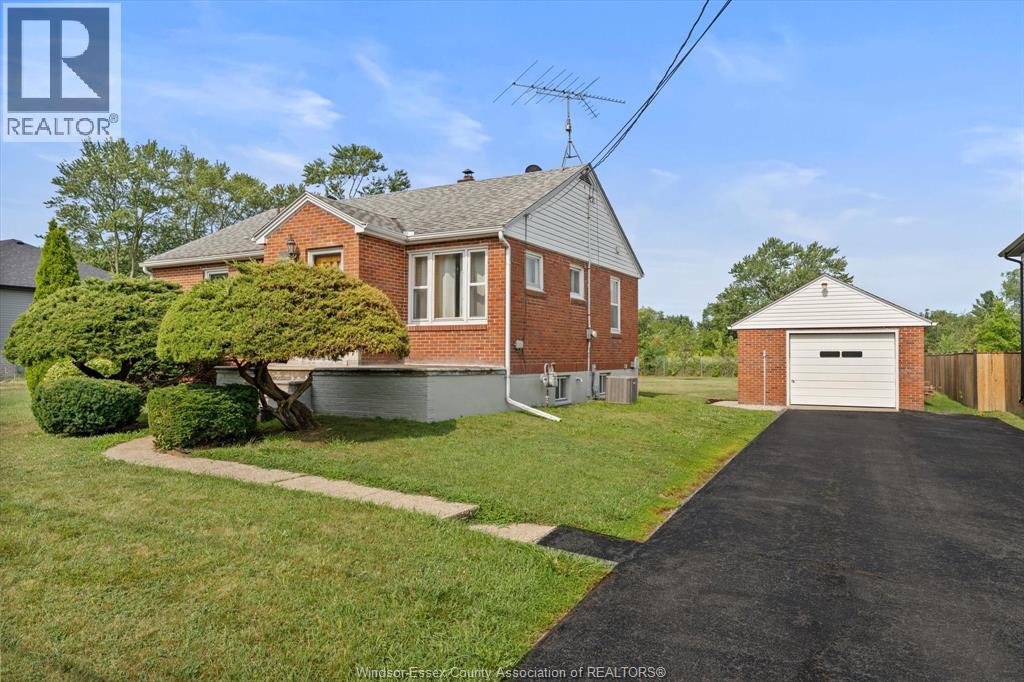 1226 SURREY DRIVE, LaSalle, Ontario