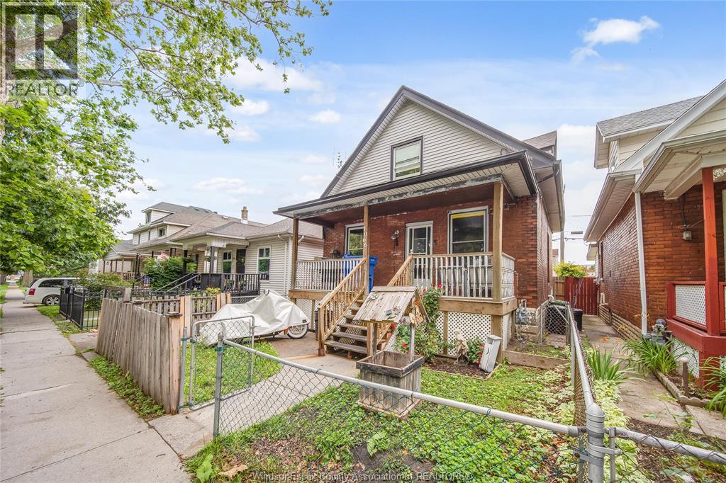 1066 Hickory, Windsor, Ontario  N8Y 3S1 - Photo 3 - 26019609