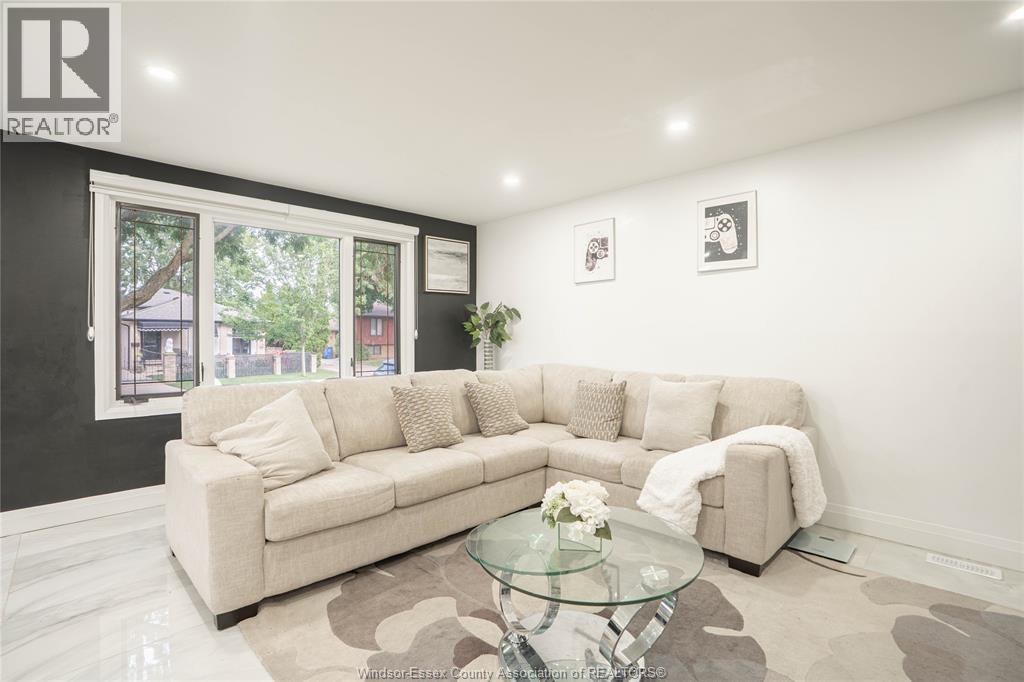 3381 Pineview Crescent, Windsor, Ontario  N8R 2A6 - Photo 7 - 26019794