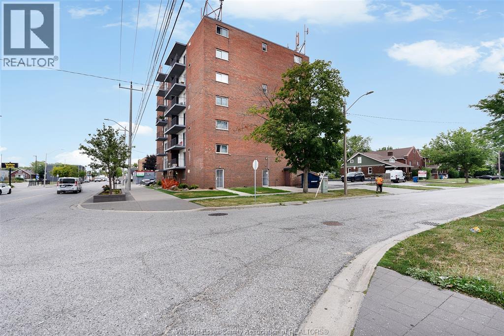 1989 Wyandotte Street West Unit# 101, Windsor, Ontario  N9B 1J6 - Photo 2 - 26019703