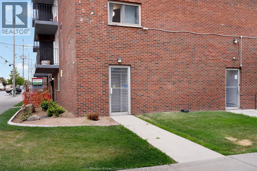 1989 Wyandotte Street West Unit# 101, Windsor, Ontario  N9B 1J6 - Photo 3 - 26019703