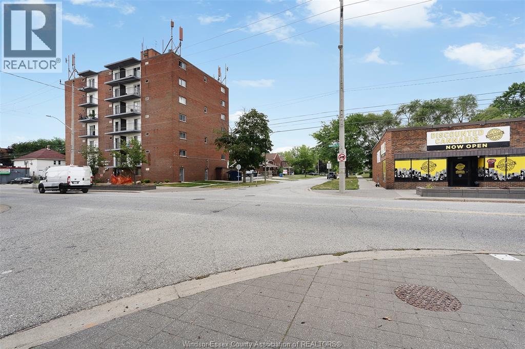 1989 Wyandotte Street West Unit# 101, Windsor, Ontario  N9B 1J6 - Photo 5 - 26019703