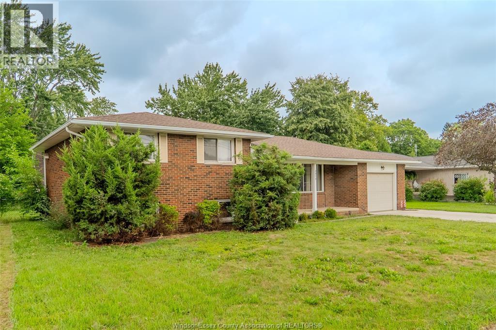 2010 Grand Marais Road West, Windsor, Ontario  N9E 1G1 - Photo 2 - 26019819