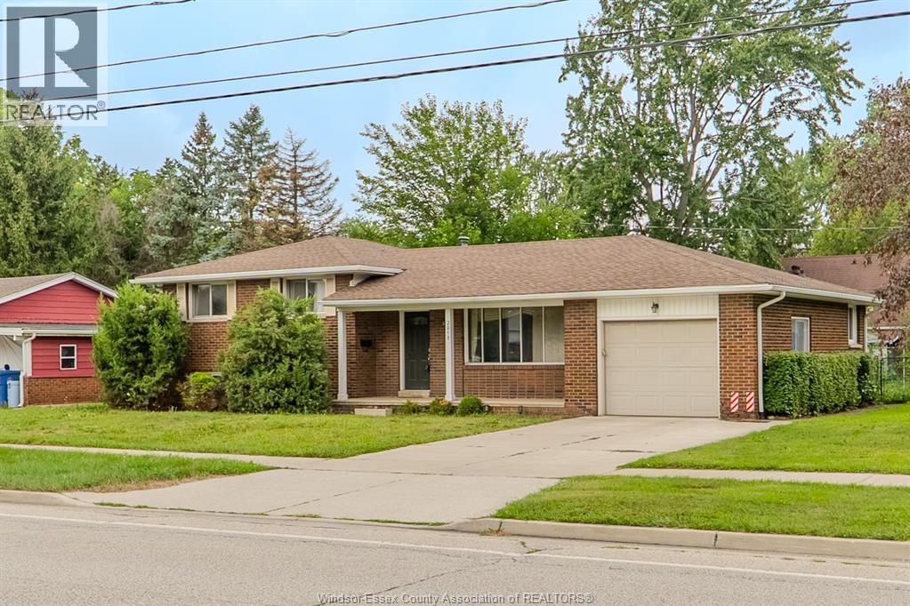 2010 Grand Marais Road West, Windsor, Ontario  N9E 1G1 - Photo 3 - 26019819
