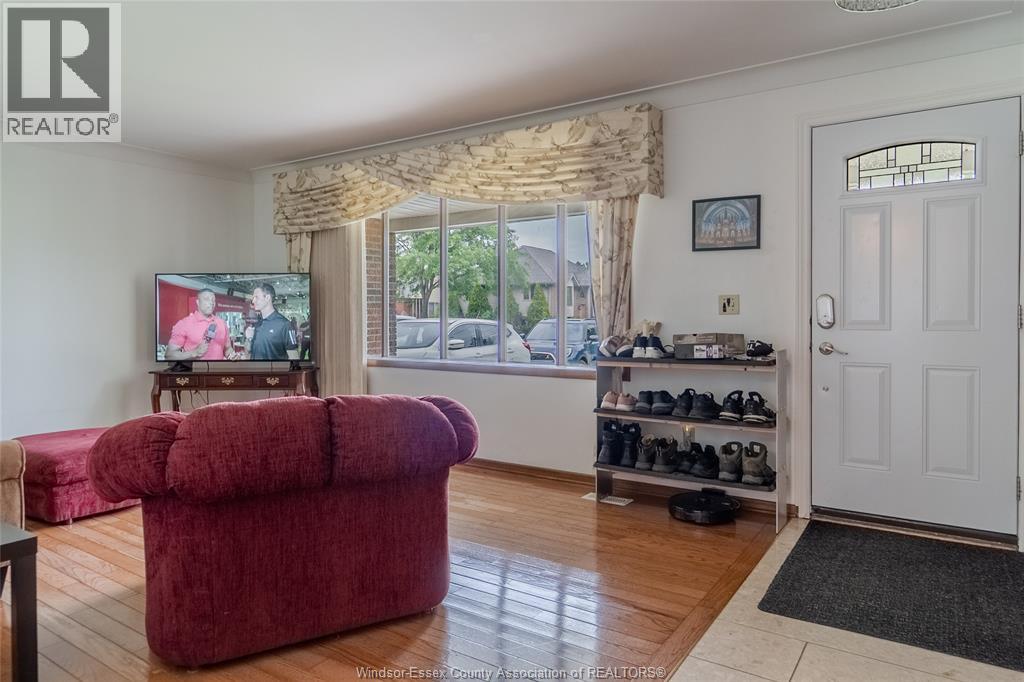 2010 Grand Marais Road West, Windsor, Ontario  N9E 1G1 - Photo 6 - 26019819