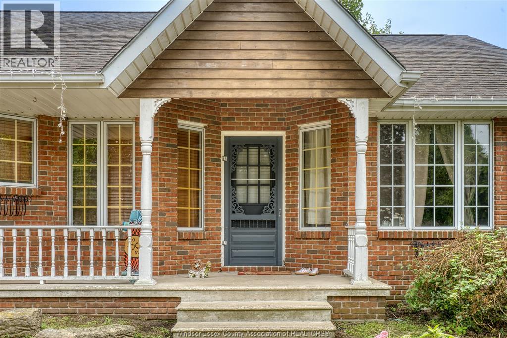 54 Shawnee Court, Leamington, Ontario  N8H 5A9 - Photo 3 - 26019852