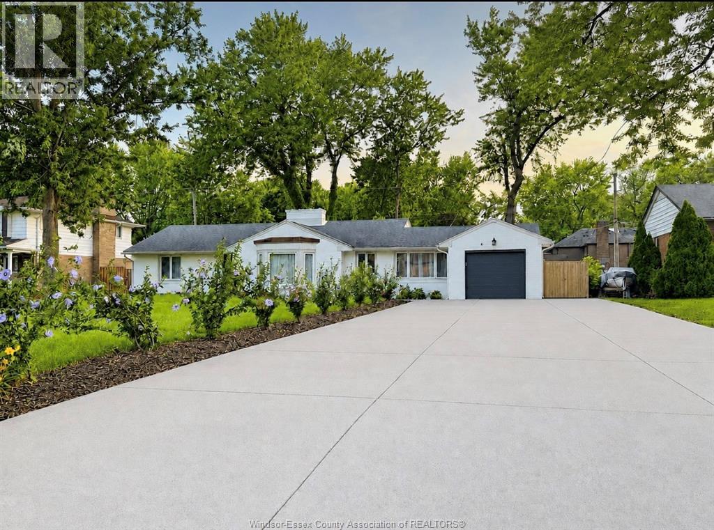 3549 OUELLETTE, Windsor, Ontario