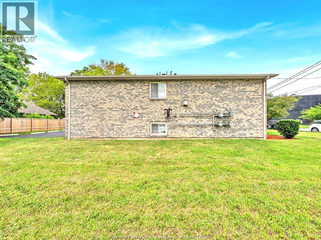 271 Watkins, Windsor, Ontario  N9C 0A8 - Photo 11 - 26020011