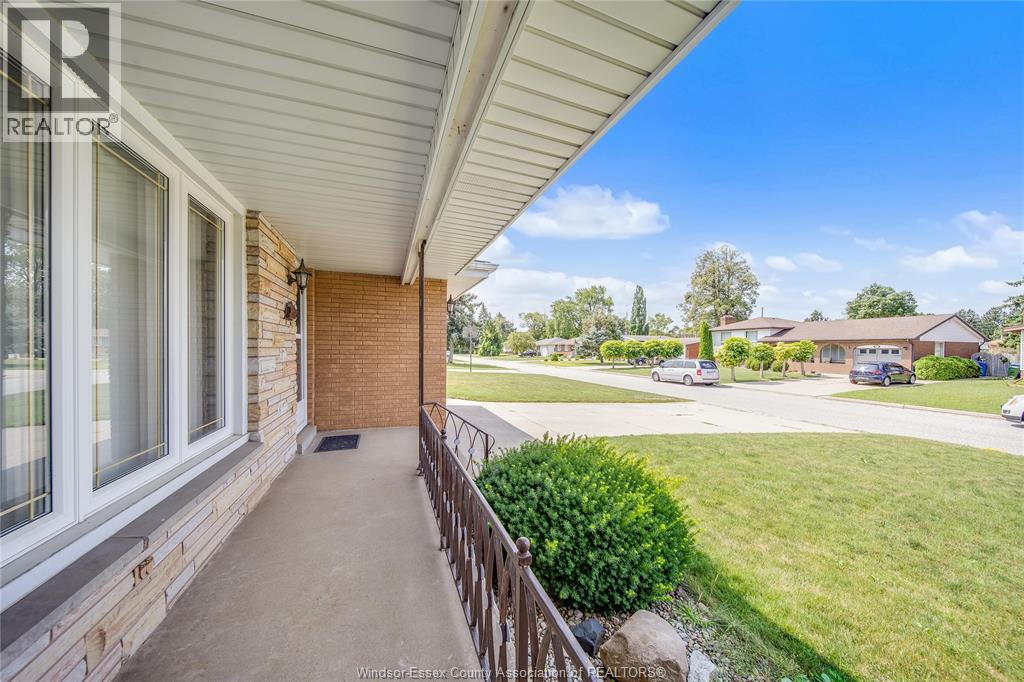 2506 Longfellow Avenue, Windsor, Ontario  N9E 2K9 - Photo 3 - 26020026