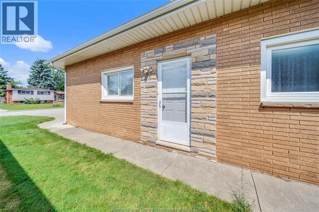 2506 Longfellow Avenue, Windsor, Ontario  N9E 2K9 - Photo 41 - 26020026
