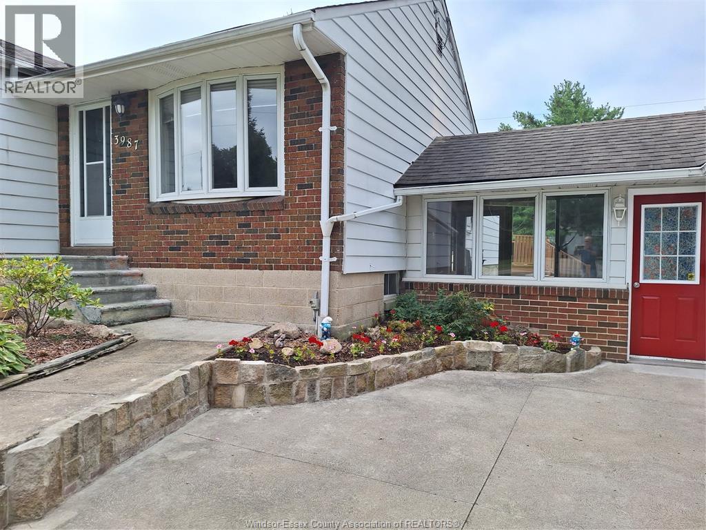 3987 Casgrain, Windsor, Ontario  N9E 2R9 - Photo 2 - 26020046