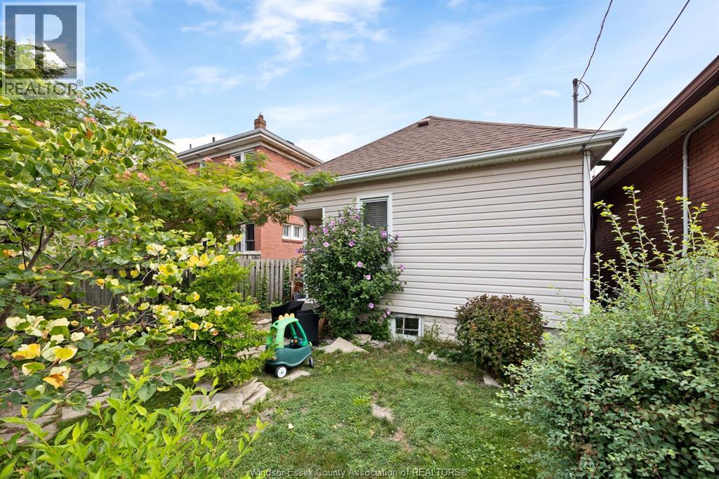 1545 Lillian Avenue, Windsor, Ontario  N8X 4A9 - Photo 21 - 26020051