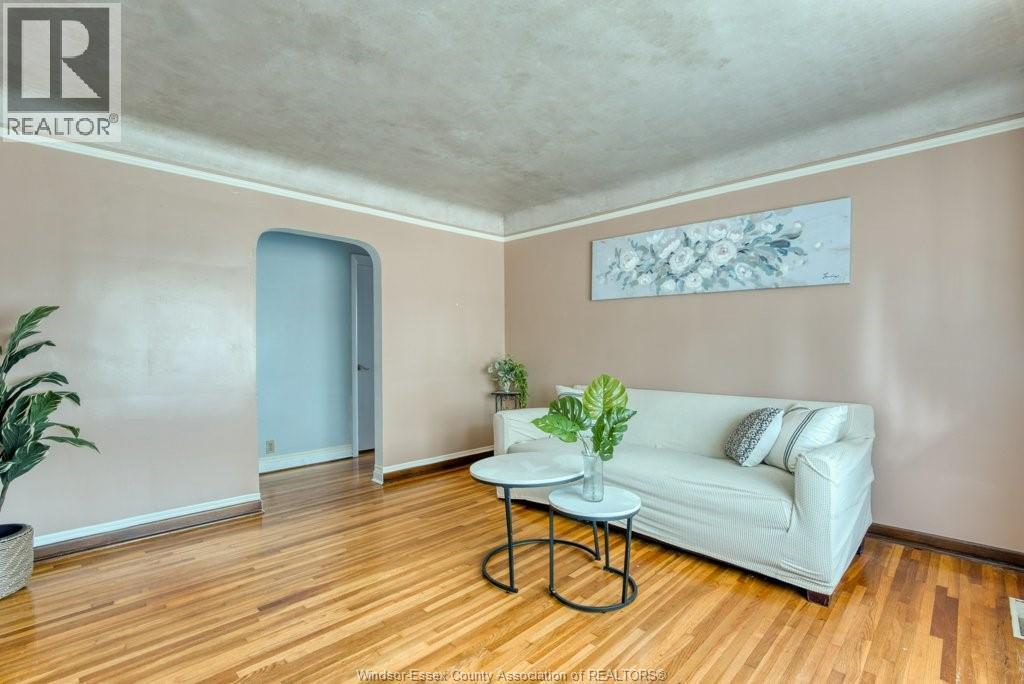 3277 Dominion, Windsor, Ontario  N9E 2N6 - Photo 3 - 26020079