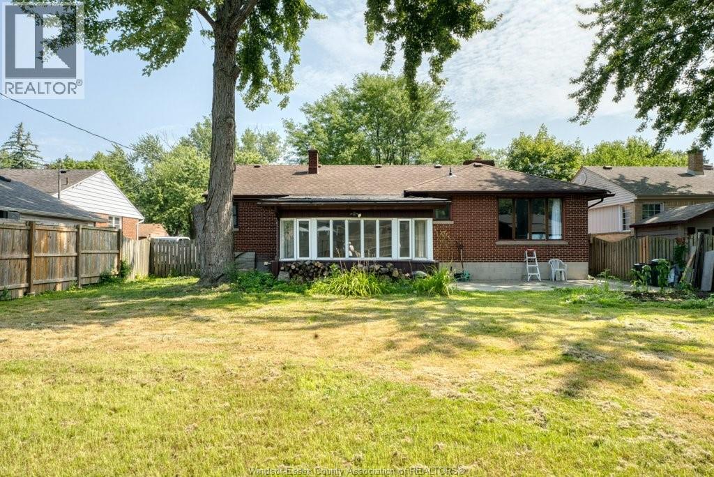 3277 Dominion, Windsor, Ontario  N9E 2N6 - Photo 39 - 26020079