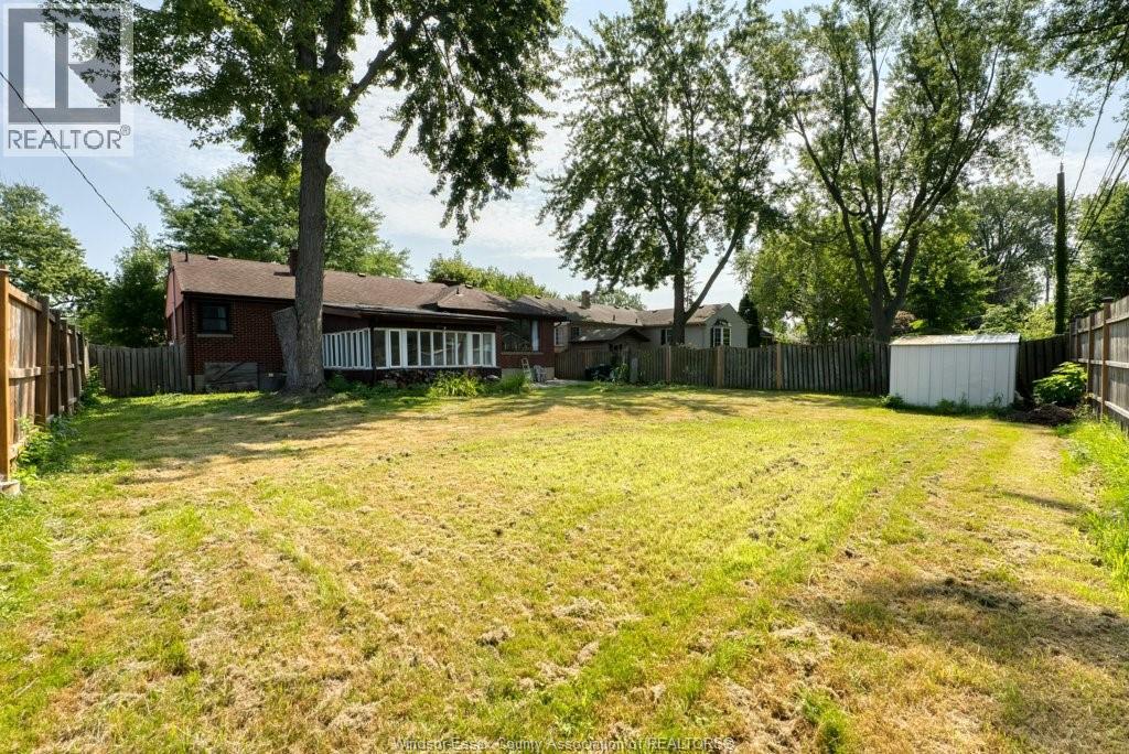 3277 Dominion, Windsor, Ontario  N9E 2N6 - Photo 40 - 26020079