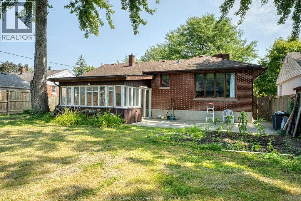 3277 Dominion, Windsor, Ontario  N9E 2N6 - Photo 42 - 26020079