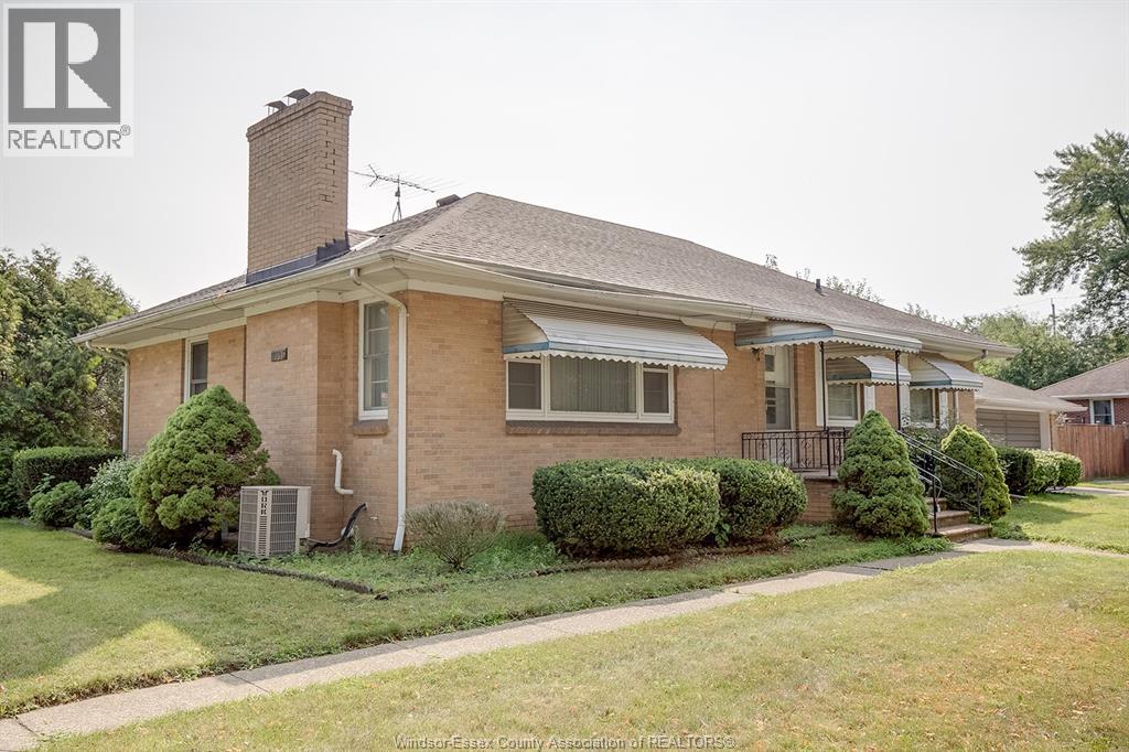 4305 Pleasant Place, Windsor, Ontario  N8Y 2E9 - Photo 2 - 26020083