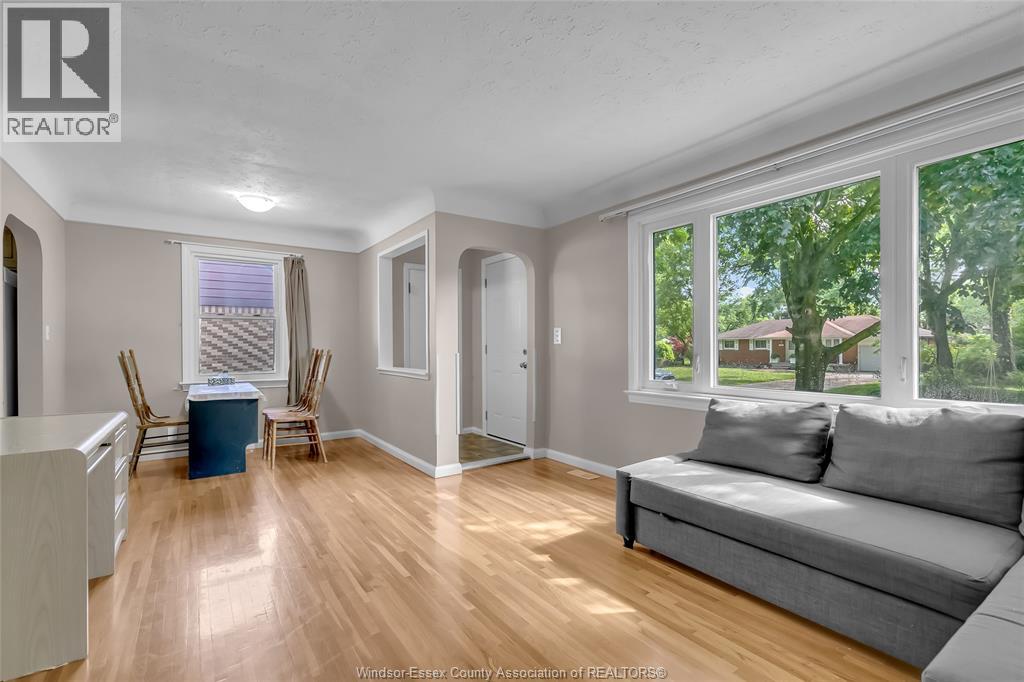 3331 Longfellow, Windsor, Ontario  N9E 2L7 - Photo 4 - 26020085