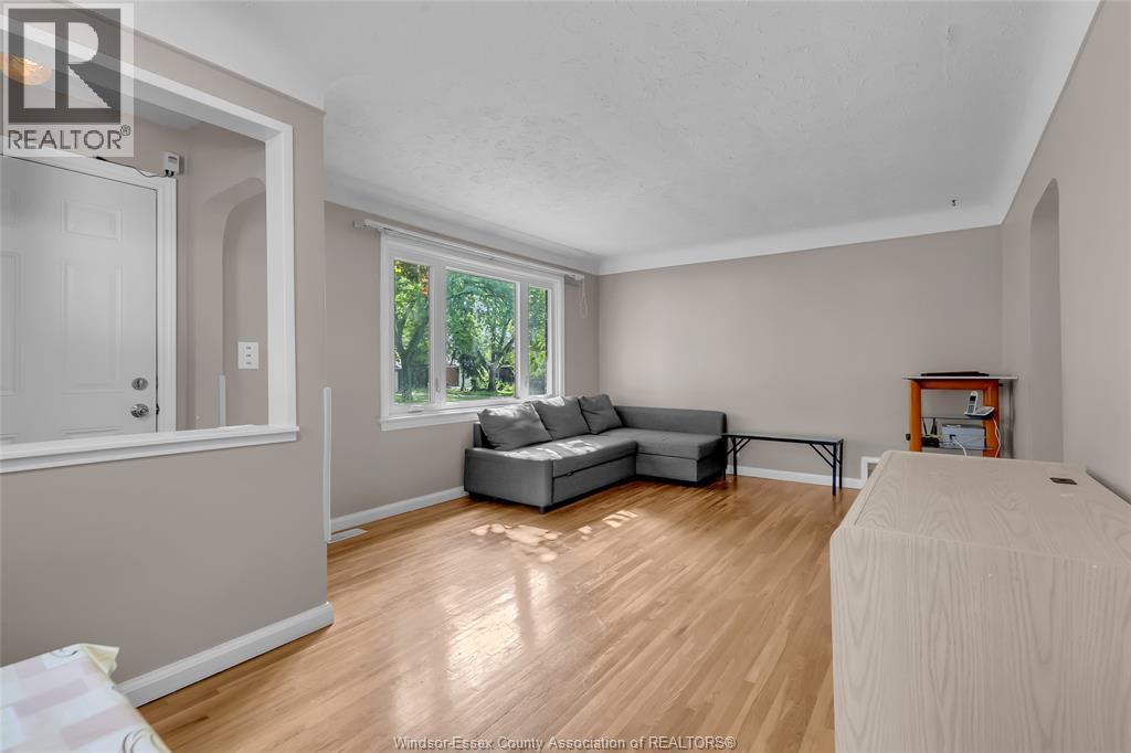 3331 Longfellow, Windsor, Ontario  N9E 2L7 - Photo 6 - 26020085