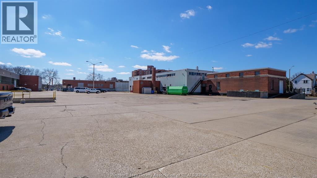 980 Mcdougall Unit# 2b, Windsor, Ontario  N9A 3X3 - Photo 2 - 26020103