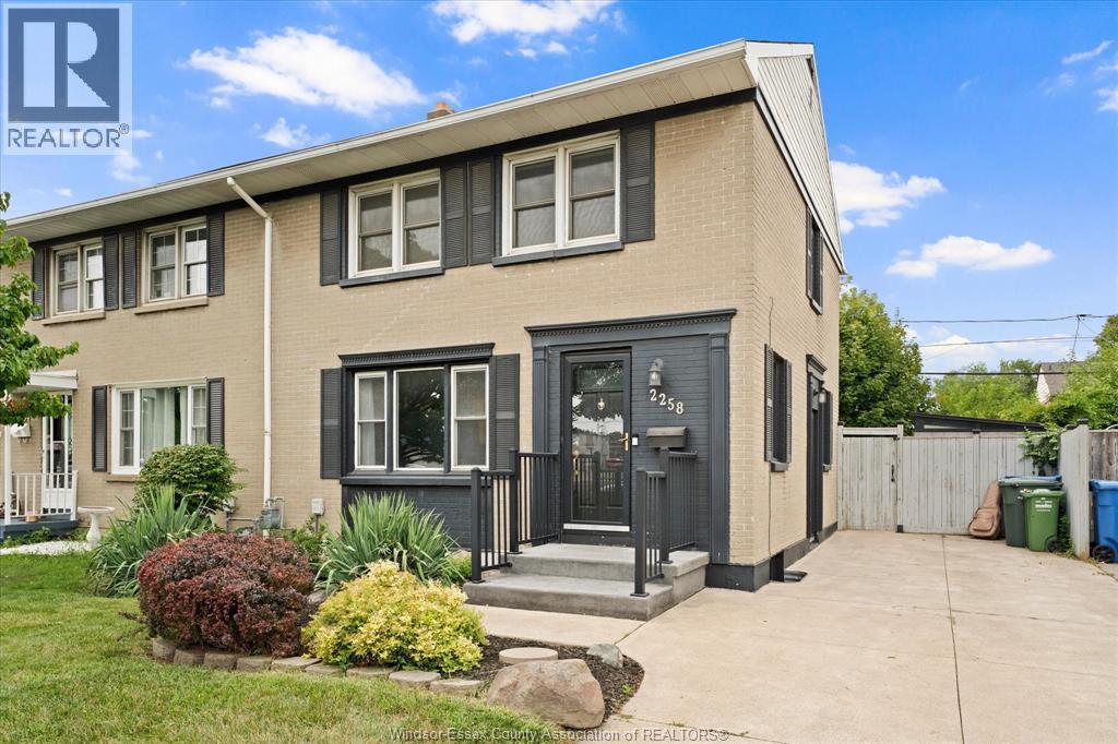 2258 Tecumseh Road West, Windsor, Ontario  N9B 1W1 - Photo 3 - 26020160