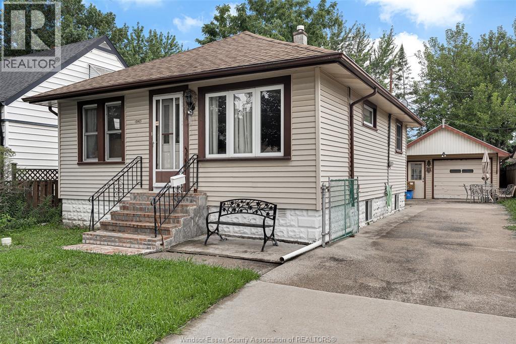1547 ELLROSE AVENUE, Windsor, Ontario