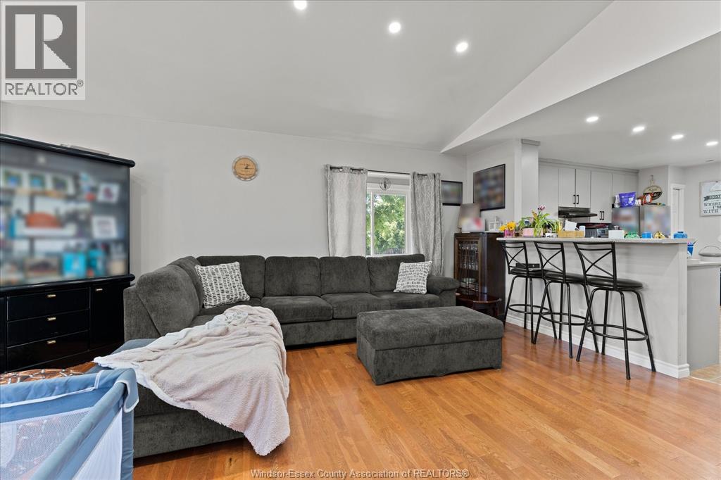 4697 Helsinki Crescent, Windsor, Ontario  N9G 3G2 - Photo 5 - 26020199