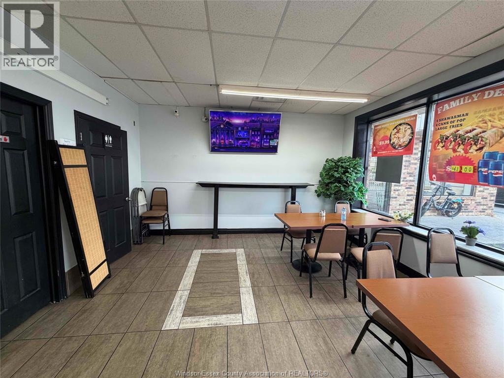 567 Wyandotte Street East, Windsor, Ontario  N9A 3J1 - Photo 4 - 26020235