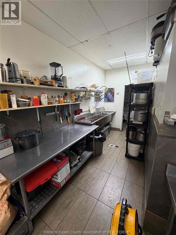 567 Wyandotte Street East, Windsor, Ontario  N9A 3J1 - Photo 9 - 26020235