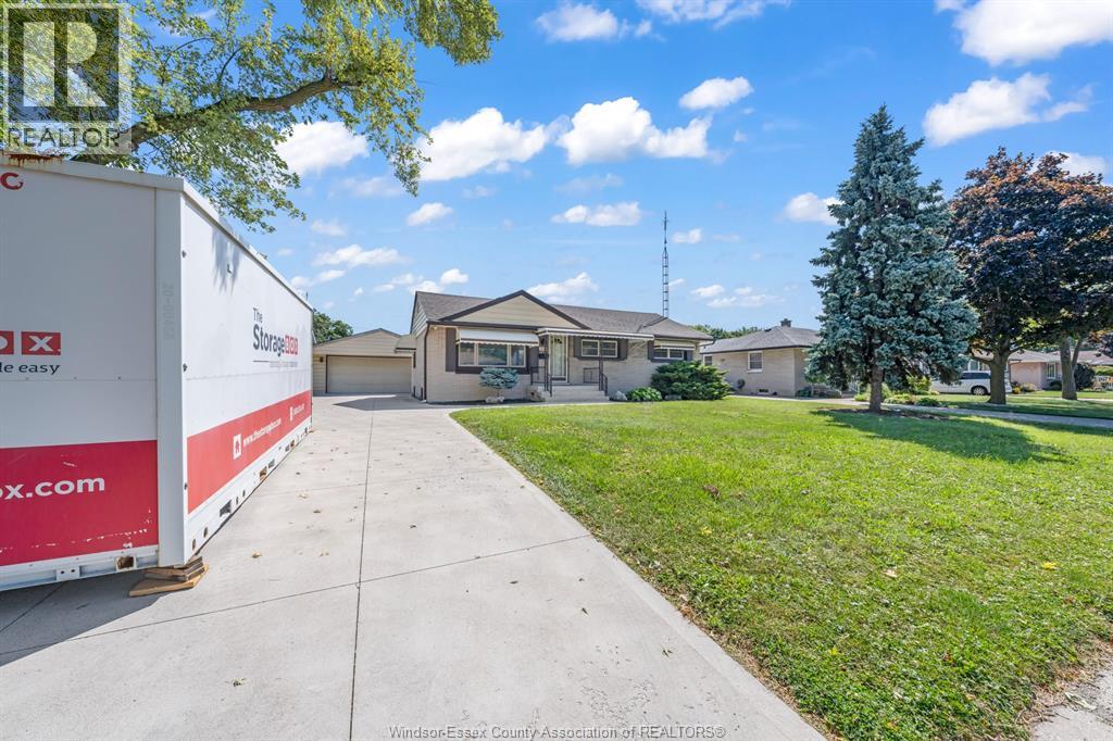 3302 Woodlawn Avenue, Windsor, Ontario  N8W 2J3 - Photo 3 - 26020258