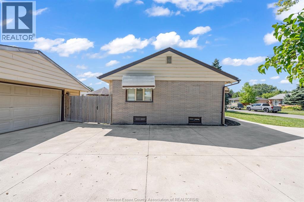 3302 Woodlawn Avenue, Windsor, Ontario  N8W 2J3 - Photo 9 - 26020258