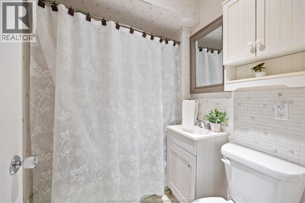 3672 Girardot, Windsor, Ontario  N9C 1W5 - Photo 12 - 26020269