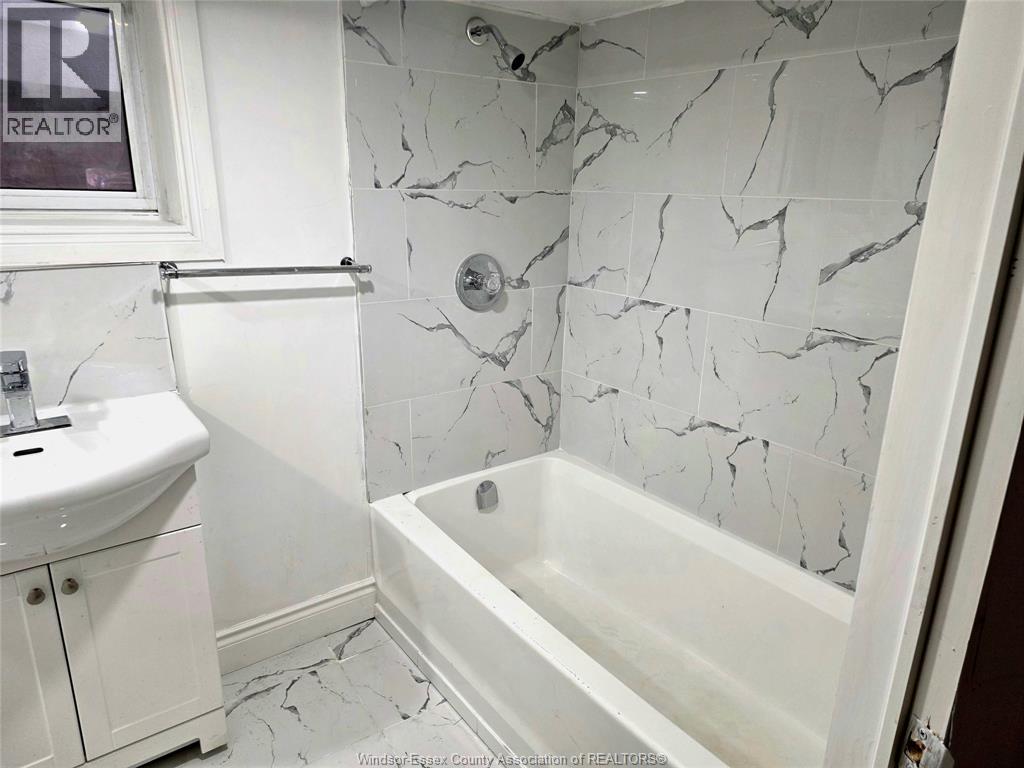 1126 Louis Avenue, Windsor, Ontario  N9A 1Y2 - Photo 13 - 26020261