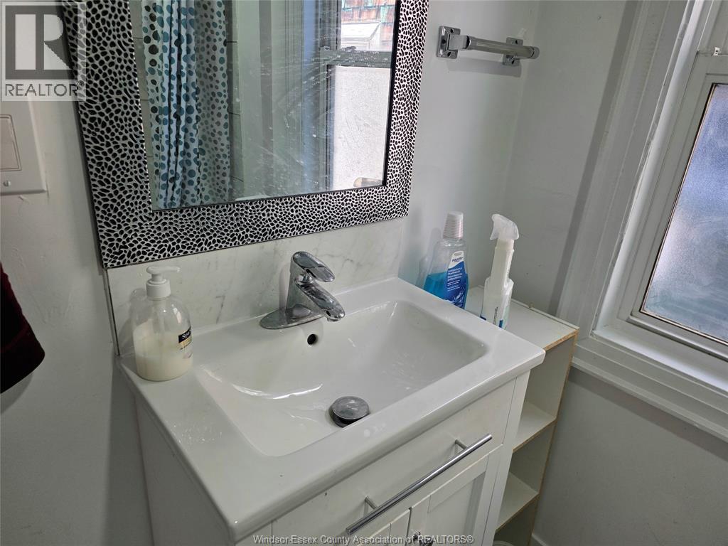 1126 Louis Avenue, Windsor, Ontario  N9A 1Y2 - Photo 18 - 26020261