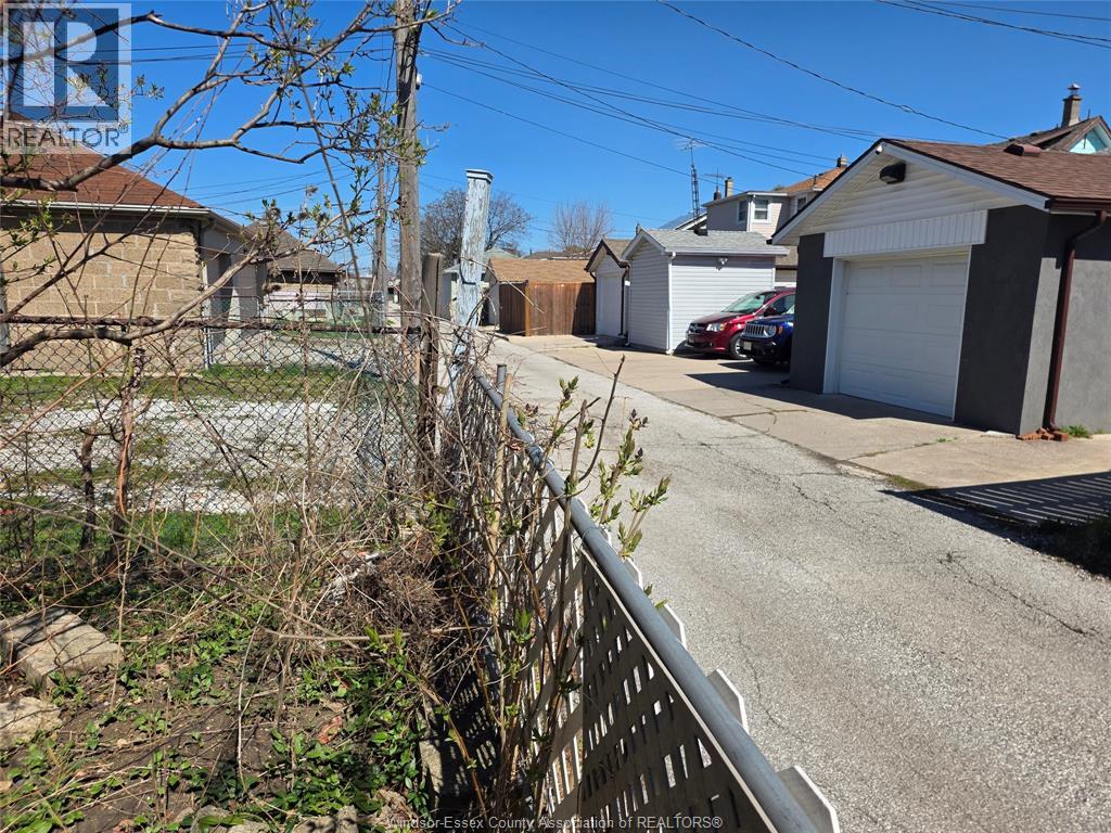 1126 Louis Avenue, Windsor, Ontario  N9A 1Y2 - Photo 33 - 26020261